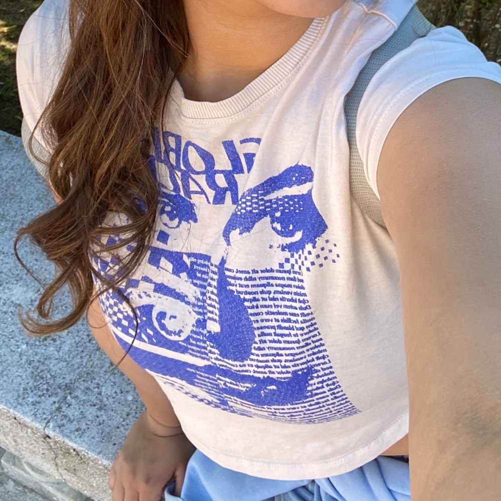 H&M Graphic Crop Tee 🏁💙 - Picture 3 of 3